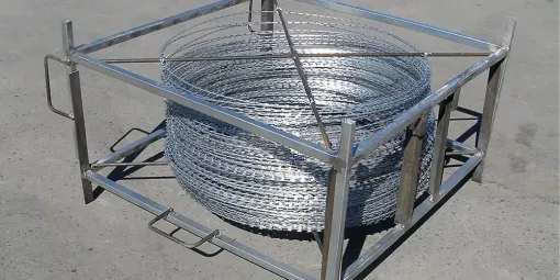 Mobile barrier for banual deployment